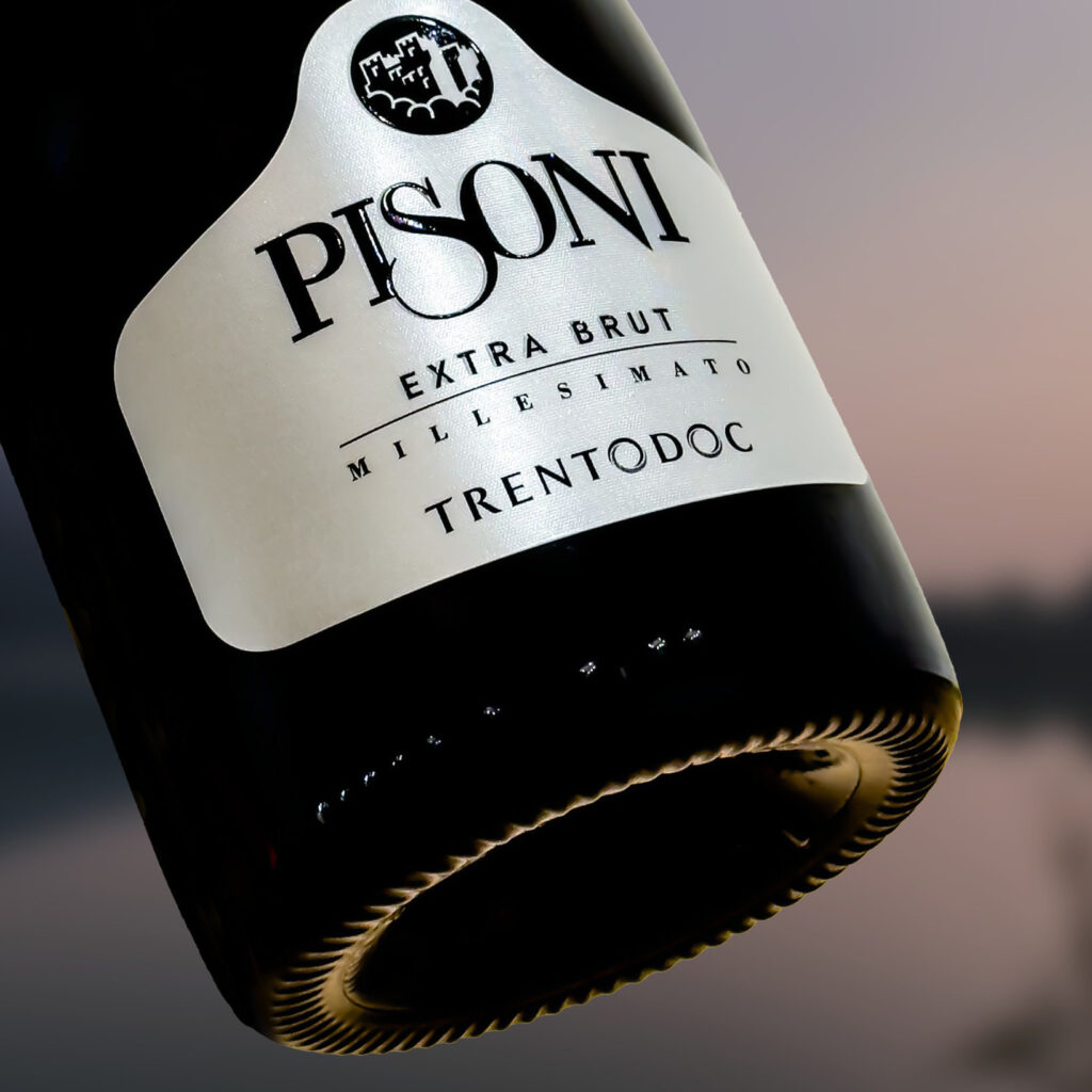bottiglia di spumante pisoni
